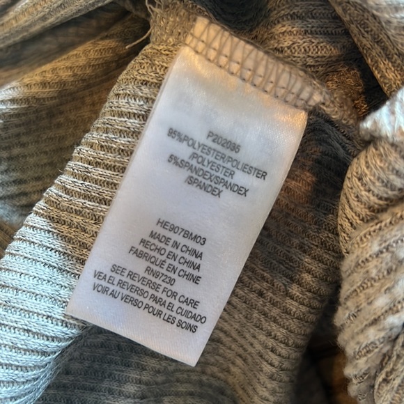 Twisted front crop top - Picture 6 of 6